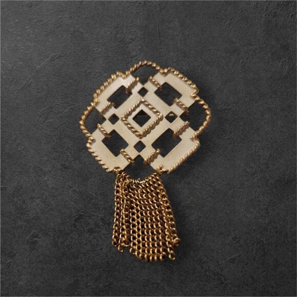 Vintage signed filigree gold toned rope retro statement brooch pin classy fringe - Picture 2 of 6